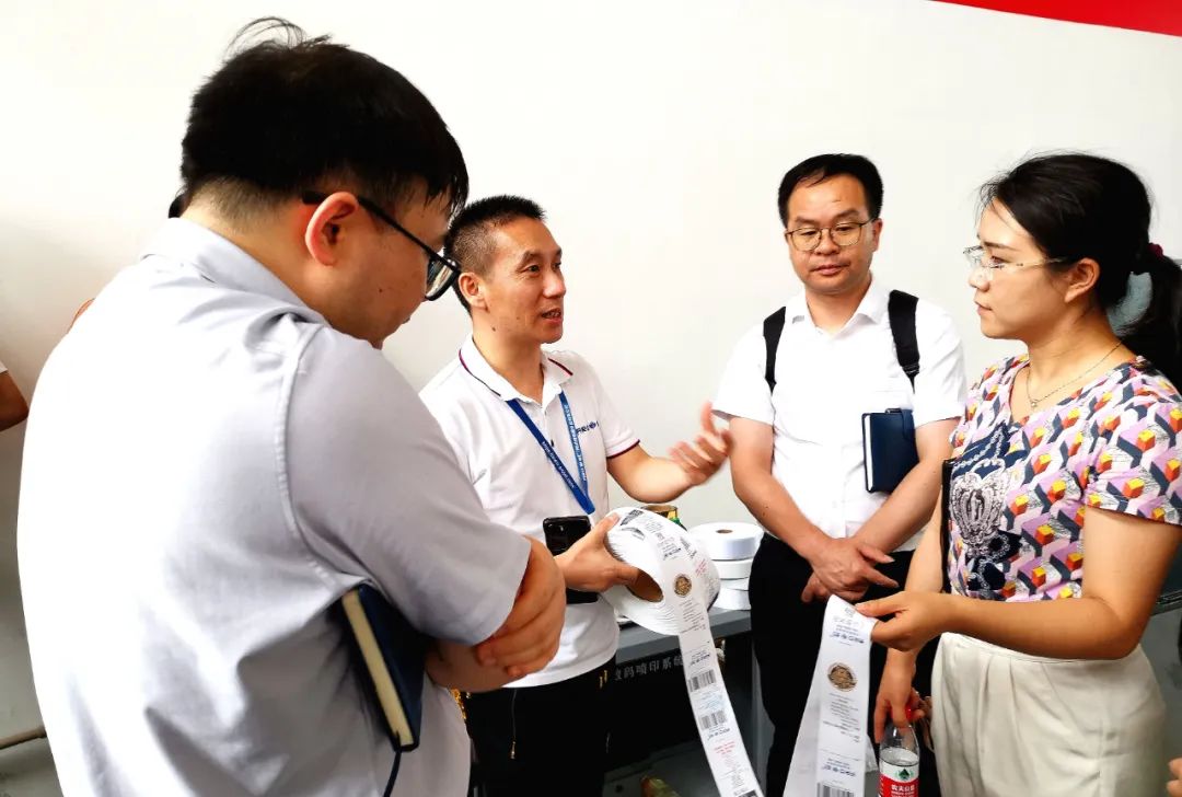 接待东莞松山湖科教局向导来我司工厂视察，，，，，，，指导事情！