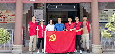 亚游集团党支部丨“爱在一起，，，，，，，卫爱而行”慰问环卫工人活动